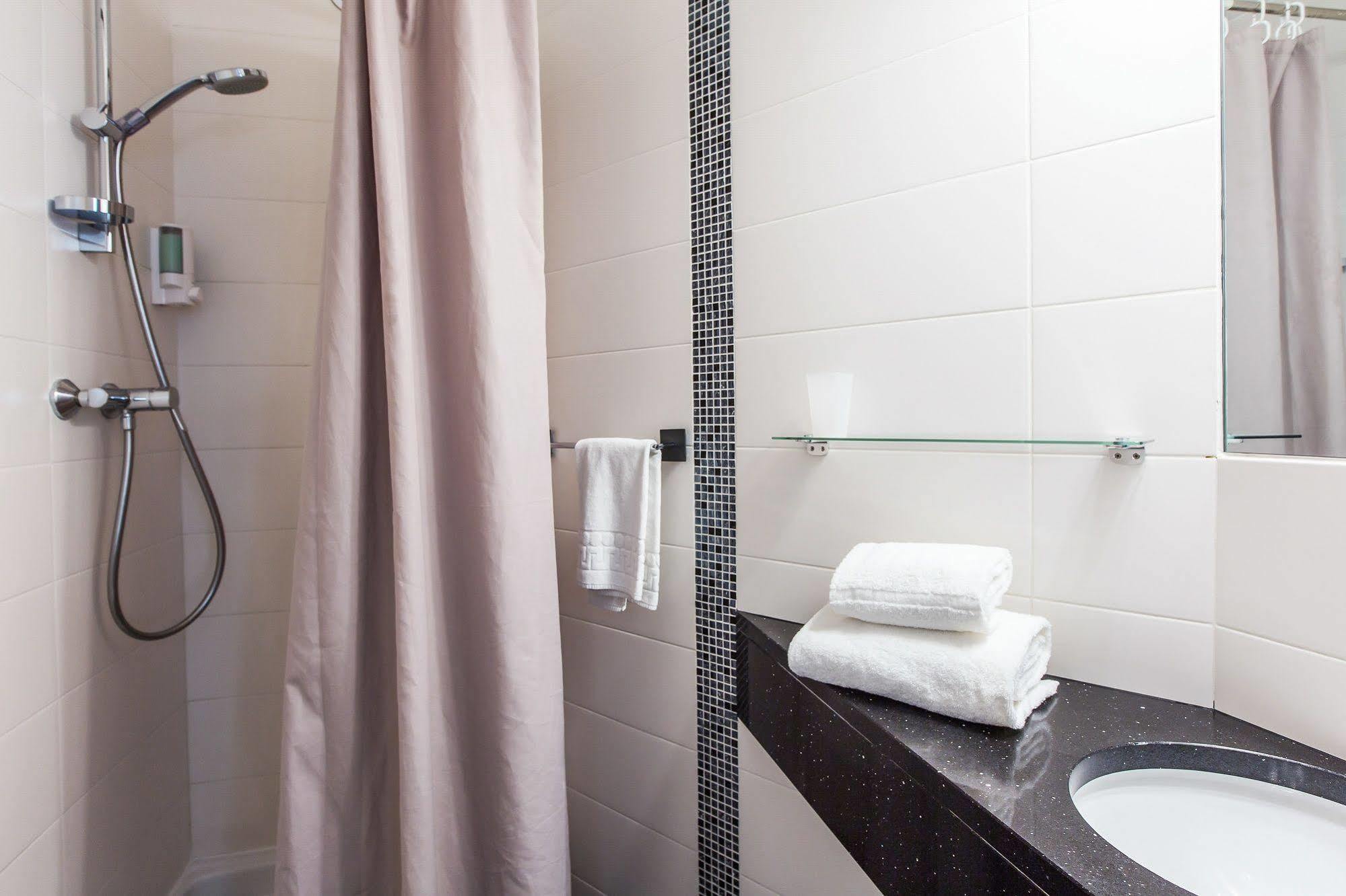 Hotel Le Figuier à Ivry-sur-Seine Extérieur photo